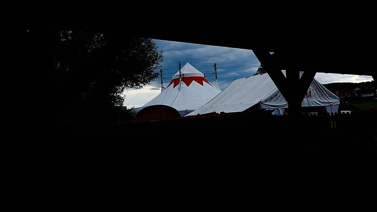Abschluss-Show im Circus Luna nach dem Pfingstcamp  Foto: Gerd Schaar