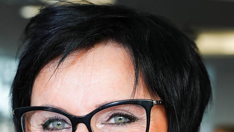 Schulleiterin Claudia Christl nutzt digitale Kommunikationswege: "Eine Klassen-App, in die die Lehrerin einbezogen ist, ist durchweg positiv. Die Stimmungslage in der Klasse kann so gut erkundet werden." Foto: Matthias Hoch