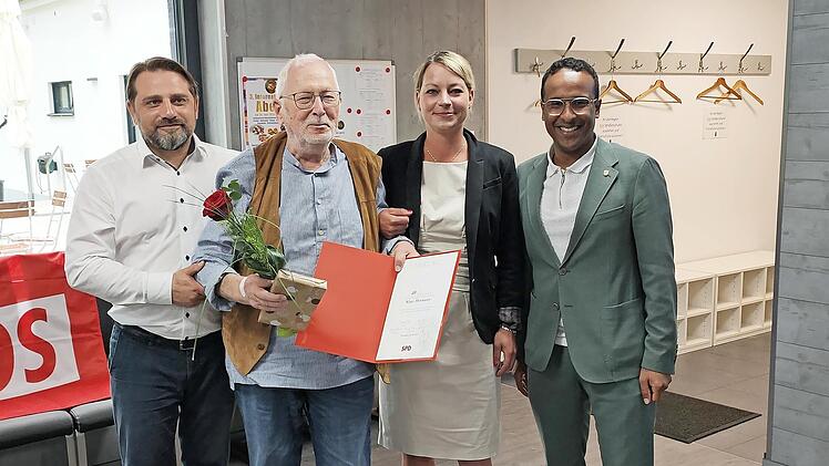 Das Bild zeigt (v. l.) Leo Ö. Göksu , Klaus Thormann, Anna Röser und Nasser Ahmed.