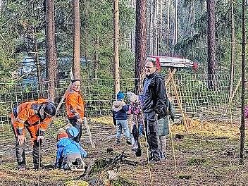 Auch die Umwelt-AG der Grundschule am Heimatring hat etwa 180 B&auml;ume gesetzt.