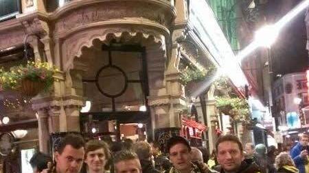 ... fühlten sich die vier Kulmbacher fast wie zu Hause. Richtig feiern konnte dann aber nur Bayern-Fan Florian Böhmer.