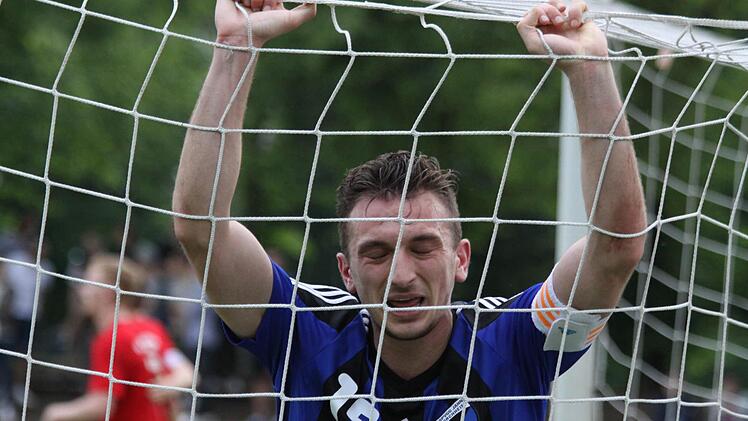 Hayri Özdemir stand bei der 2:4-Niederlage gegen die Kickers-Reserve zum letzten Mal für den Jahn auf dem Platz. Nach vier Jahren in Forchheim zieht es den Verteidiger zum SV Bosporus Coburg.  Fotos: Uwe Kellner
