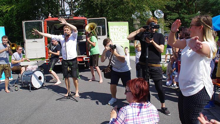 "LaBrassBanda" rockten in Kronach. Foto: Marco Meißner