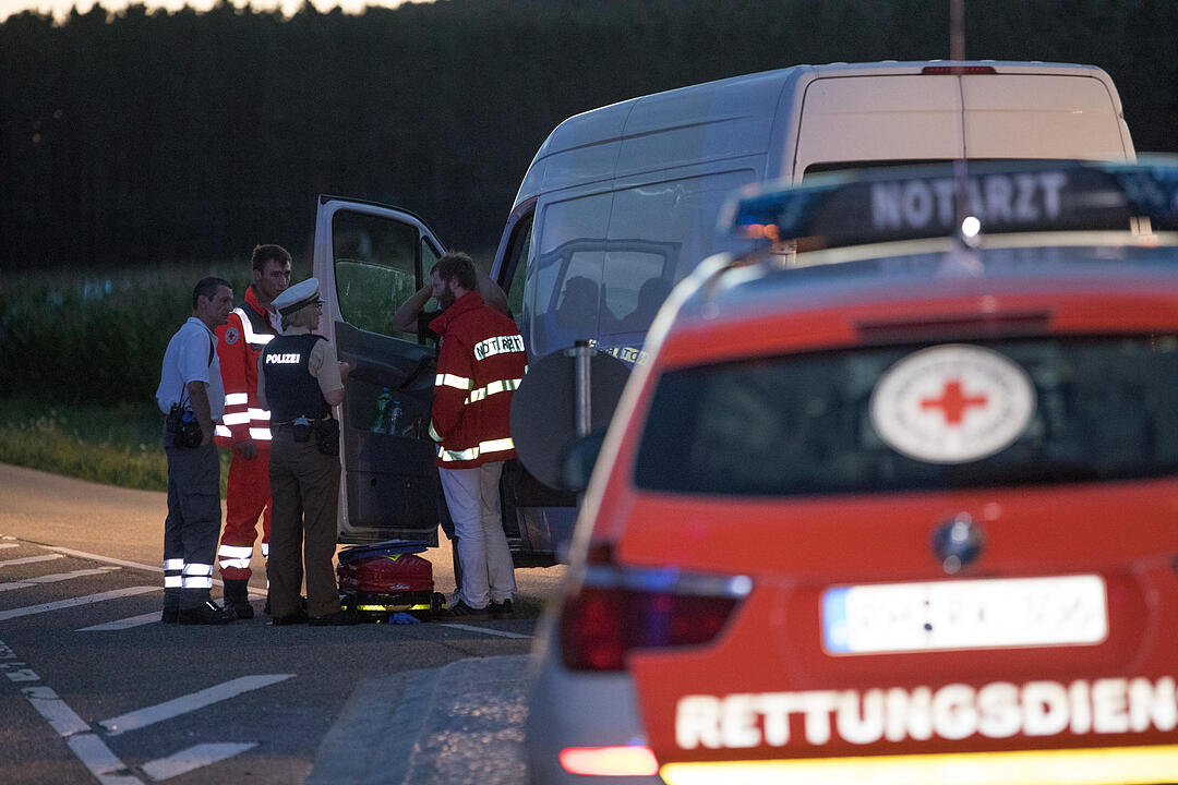 Motorrad übersehen: 57-jährige Bikerin bei Pleinfeld schwer verletzt