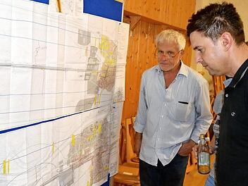 Die Bahnpläne stießen bei den Besuchern der öffentlichen Marktgemeinderatssitzung auf großes Interesse. Foto: Andrea Spörlein