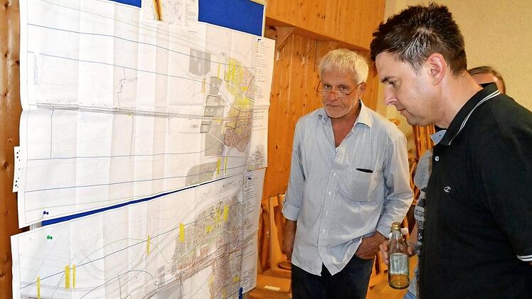 Die Bahnpläne stießen bei den Besuchern der öffentlichen Marktgemeinderatssitzung auf großes Interesse. Foto: Andrea Spörlein
