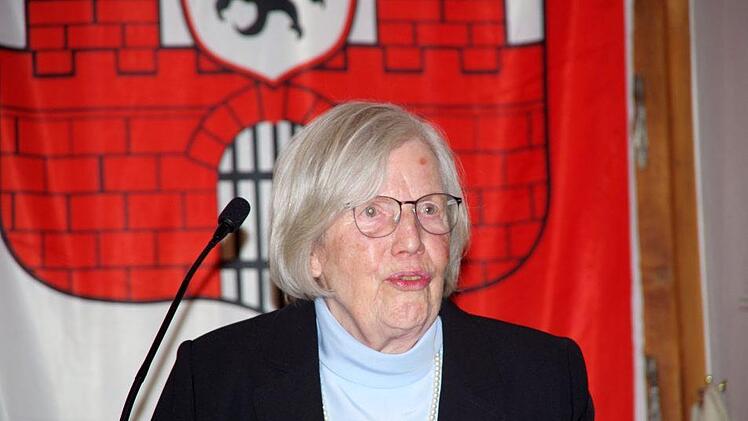 Rosemarie Gerbeth dankte im Namen der Geehrten. Klaus Werner