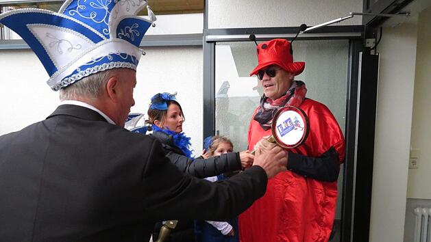 Gerangel um den Rathausschl&uuml;ssel  Fotos: Monika Sch&uuml;tz