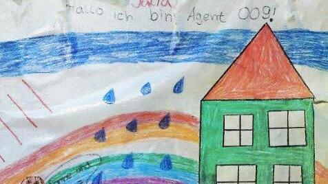 Erst am 31. März war die Flaschenpost von Agent 009, der im richtigen Leben Julia heißt, abgeschickt worden.