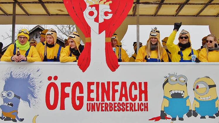 Rosenmontagszug in Stangenroth. Foto: Sigismund von Dobschütz