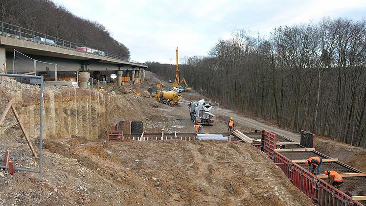Über 400 Meter lang ist die Brücke. Foto: Ronald Rinklef