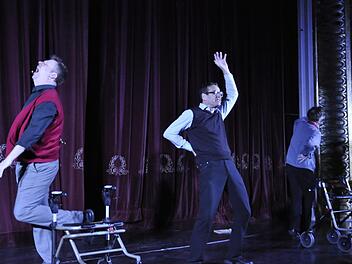Unfug ohne zu verletzen - dafür stehen Michael A. Tomis, Georg Koeniger und Florian Hoffmann als TBC - Totales Bamberger Cabaret.Foto: Peter Klopf