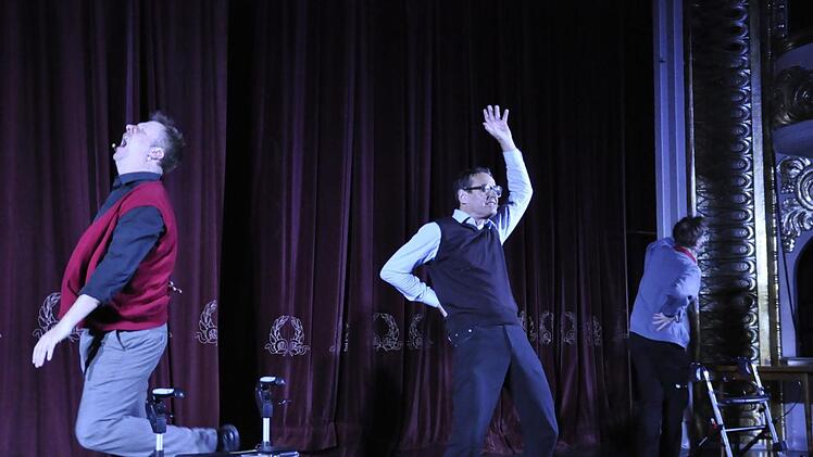 Unfug ohne zu verletzen - dafür stehen Michael A. Tomis, Georg Koeniger und Florian Hoffmann als TBC - Totales Bamberger Cabaret.Foto: Peter Klopf
