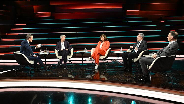 Markus Lanz (links) diskutierte am Dienstagabend mit (von links) Boris Palmer, Jutta Steinruck, Achim Brötel und Oliver Schmidt-Gutzat.