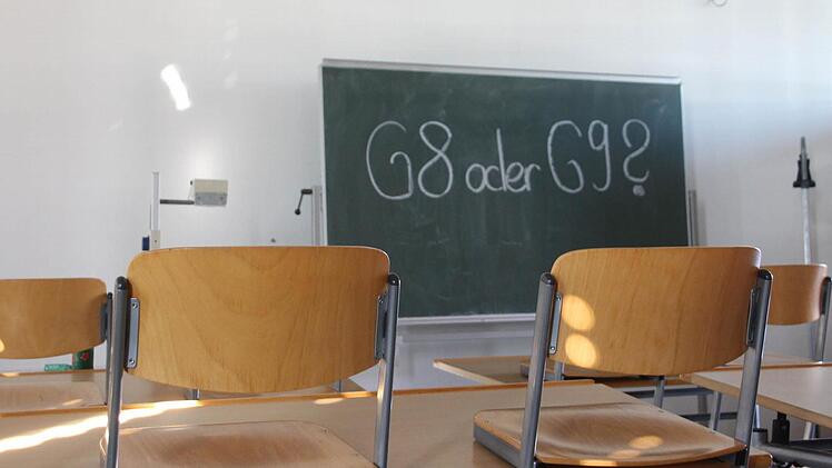 Die Frage steht an der Tafel: Soll das Gymnasium acht oder neun Jahre dauern?  Fotos: Maria Leicht