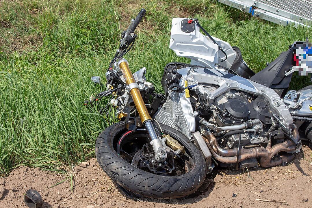 Motorradfahrer stirbt bei Crash im Gegenverkehr im Kreis Fürth