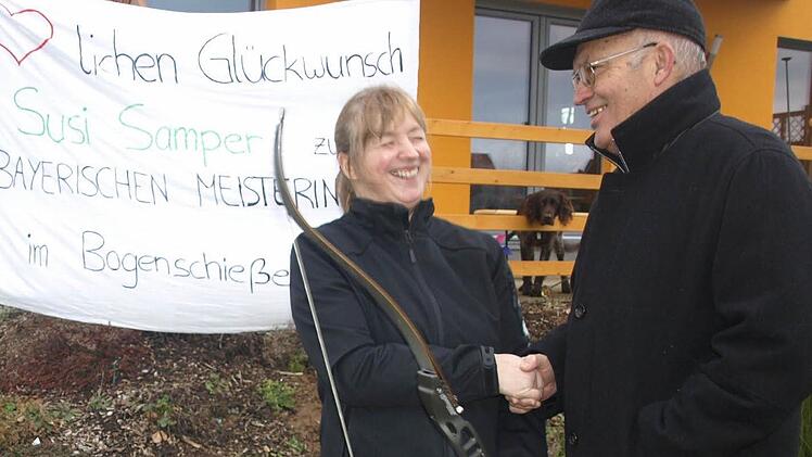 Große Erfolge feierte Susan Samper. Ihr gratulierte Vorsitzender Reinhold May. Foto: Stefan Geiger