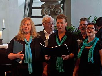 Der Laurentiuschor Meeder beeindruckte die Zuhörer auch mit engagiert vorgetragenen Gospels. Fotos: Jochen Berger