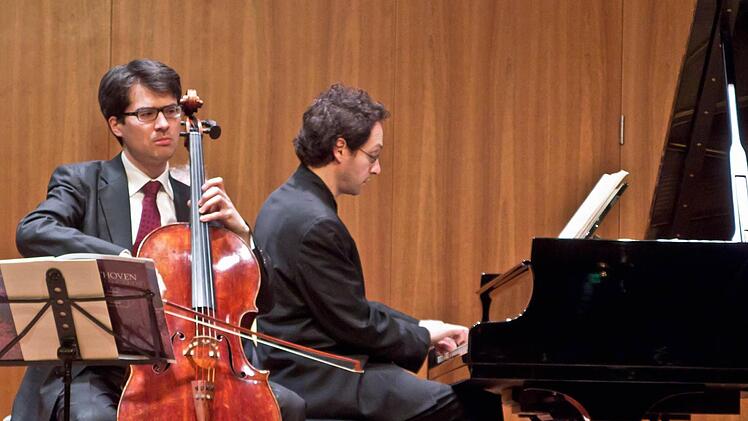 Danjulo Ishizaka (links) und Shai Wosner gastierten im Coburger Kongresshaus. Foto: Jochen Berger