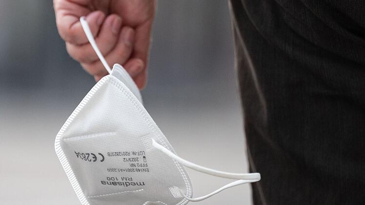 Mediziner fordern eine Maskenpflicht im Sommer. Die Infektionszahlen seien höher als offiziell gemeldet.