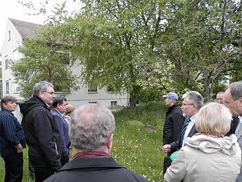 Das Haus in der Schützenstraße 1 c hat die Stadt schon gekauft. Durch die direkte Lage neben der Karl-Knauf Halle will sich die Stadt die Möglichkeit offen halten, die Halle einmal zu erweitern. Foto: Rainer Fritsch