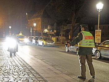 Innerhalb von kürzester Zeit erwischten die Bamberger Beamten bei ihrer Kontrolle in der Nacht zum Sonntag in der Kapuzinerstraße mehrere Autofahrer, die zu viel (0,7 Promille) Alkohol und Betäubungsmittel konsumiert hatten. Foto: News5/Herse