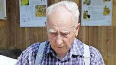 Der Imker Walter Meyer.
