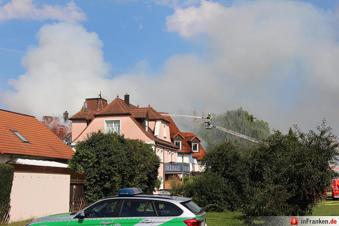 Hoher Sachschaden bei Dachstuhlbrand in Cadolzburg