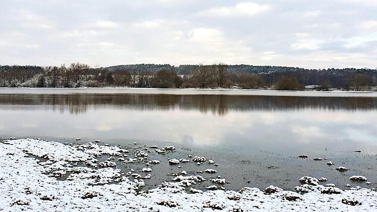Hochwasser auch bei Nainsdorf - Blick von der Kapelle aus