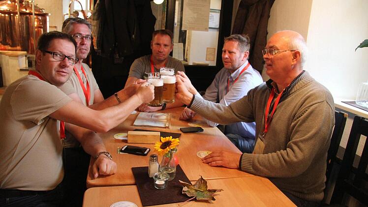 Sie trinken nicht einfach Bier, sondern sie verkosten es, genießen es und sie möchten den Ingredienzien auf die Spur kommen. Zum 20jährigen Jubiläum trafen sich 160 Hobbybrauer aus ganz Deutschland in der Kommunbräu.