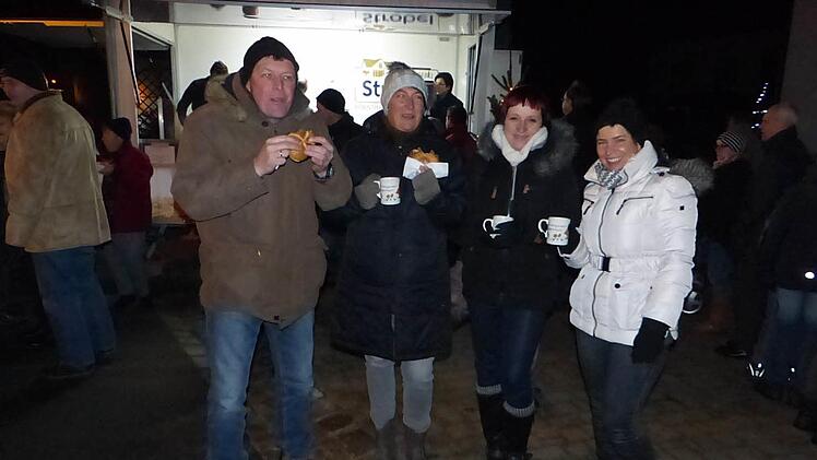 Hungern und dürsten mussten die Besucher beim Schlockenauer Winterzauber nicht. Foto: Klaus-Peter Wulf
