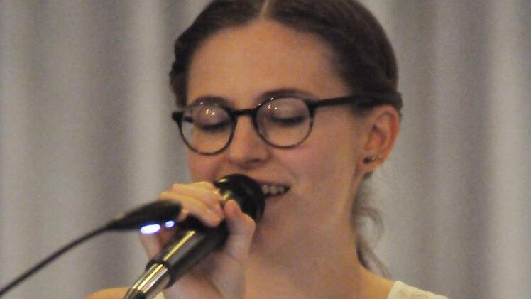Mit ihrer ausgezeichneten Stimme begeisterte Karina Wehner ihre Zuhörer. Foto: Peter Klopf