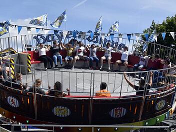 Die "Bayernwippe" schüttelt Festbesucher wieder durch. Andreas Welz/Archiv