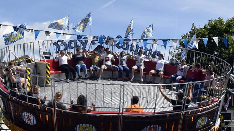 Die "Bayernwippe" schüttelt Festbesucher wieder durch. Andreas Welz/Archiv