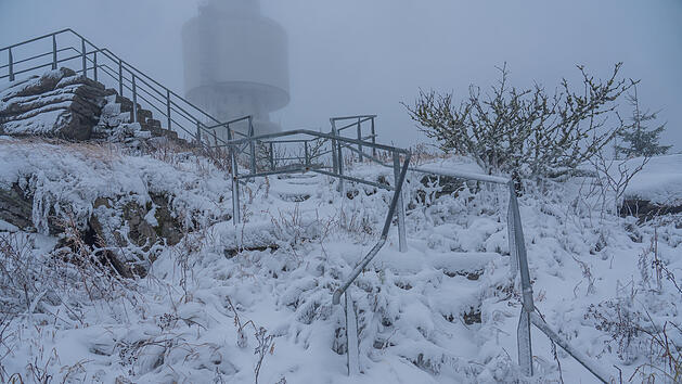 Erster Schnee in Franken angekommen: Zauberhafte Bilder vom Schneeberg