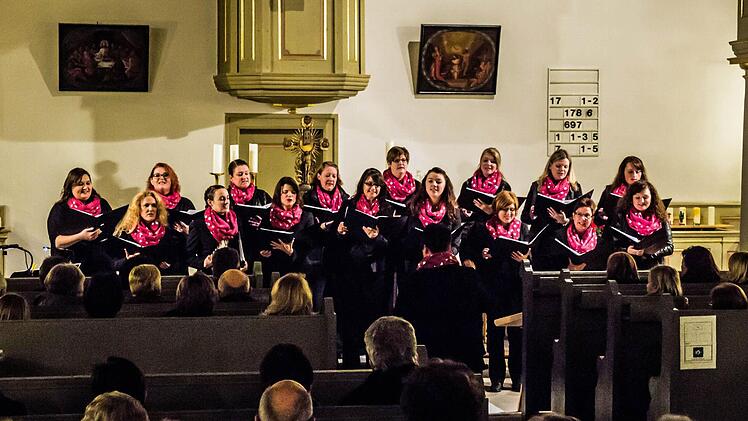 Impressionen vom Weihnachtskonzert mit dem "Vocalensemble Coburg" in Unterlauter.Foto: Jochen Berger