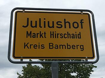 Im Hirschaider Gemeindeteil Juliushof  waren am Dienstag etliche Spezialeinsatzkräfte der Polizei im Einsatz. Foto: Anette Schreiber