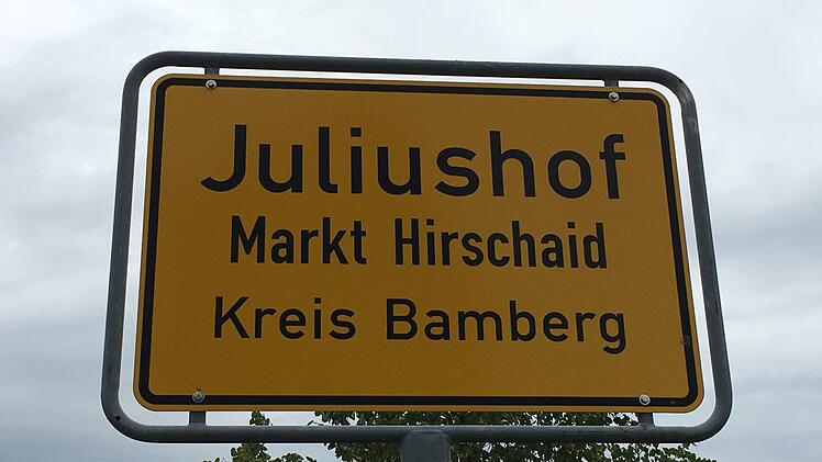 Im Hirschaider Gemeindeteil Juliushof  waren am Dienstag etliche Spezialeinsatzkräfte der Polizei im Einsatz. Foto: Anette Schreiber
