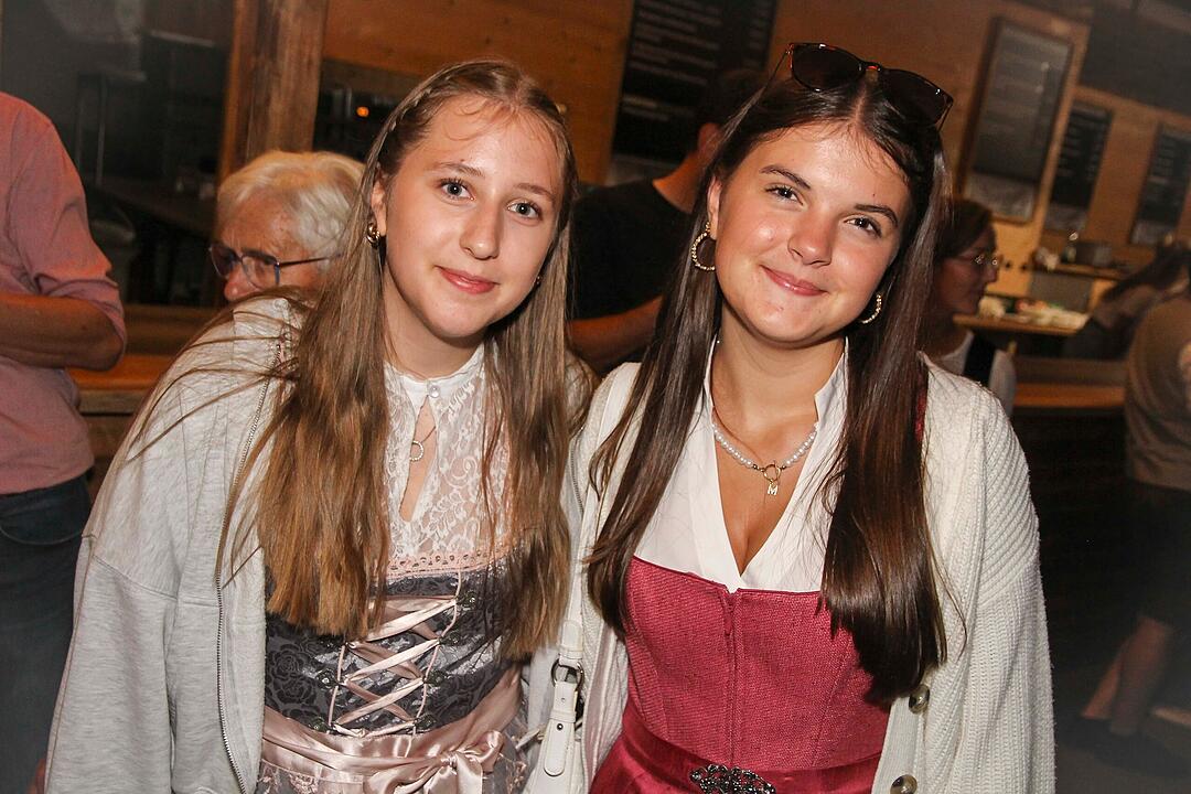 Tanzen, Feiern, Mitsingen &ndash; bayerische Partystimmung bis Mitternacht.
