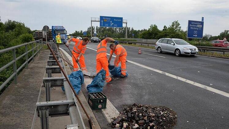 Kleine Ursache, große Wirkung: langer Stau auf der A 73 Foto:Ronald Rinklef