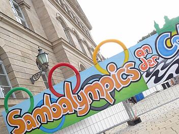 Sambalympics-Transparent vor dem Coburger LandestheaterFoto: Jochen Berger