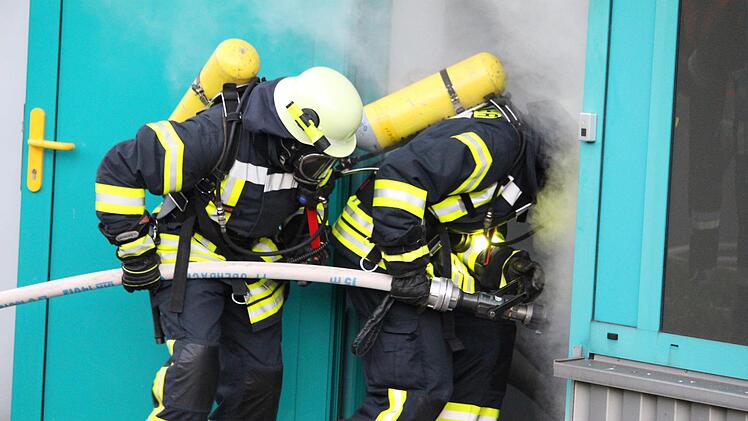 Gemeinsame Übungen im Oberen Sinngrund (wie hier am Arnsberg) soll es auch in Zukunft geben, hieß es bei der Jahresversammlung der Freiwilligen Feuerwehr Oberbach. Foto: Sebastian Schmitt (Archiv)