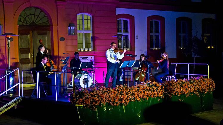 Stimmungsvoll: Altstadt-Serenade vom dem "Haus des Gastes" in Bad Rodach.Foto: Jochen Berger