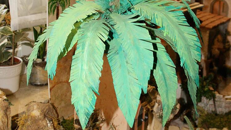 Felsen, Pflanzen, Palmen - alles sollte möglichst lebendig aussehen. Inge Christel hat viel experimentiert, bis sie zufrieden war.