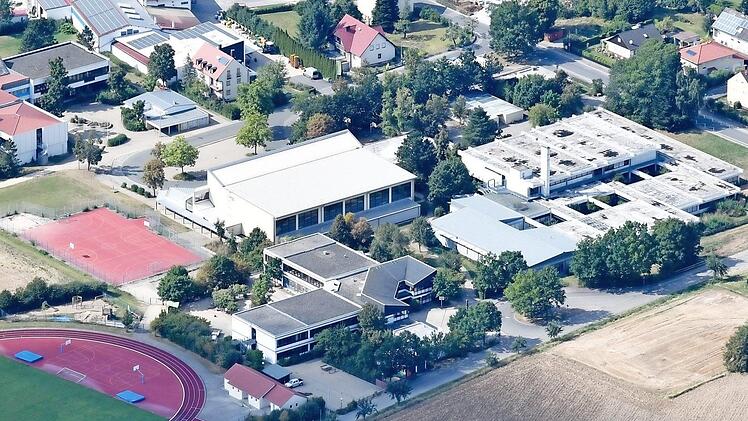 Scheßlitzer CSU und VJW könnten sich einen Gymnasium-Neubau am bestehenden Schulzentrum (hier: September 2016) vorstellen.  Foto: R. Rinklef