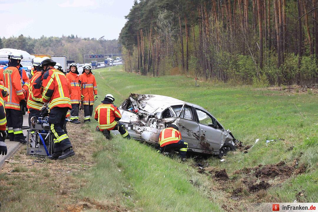 Nürnberg: Auto überschlägt sich mehrmals auf der A3 – Familie verletzt