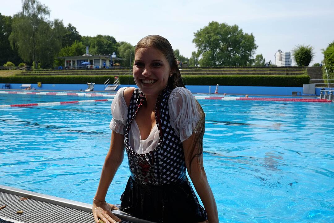 Dirndl-Flug-WM in Nürnberg