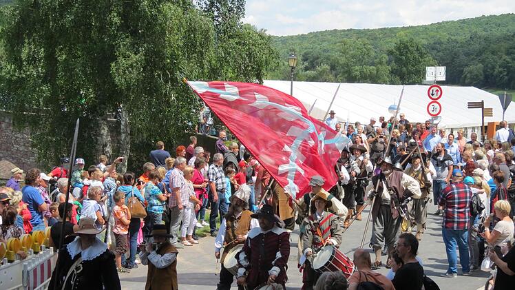 Feierlichkeiten zur 1300 Jahr-Feier in Euerdorf: Am Freitag, 13. Oktober, wird um 16 Uhr ein Gedenkstein enthüllt. Für die Festhelfer gibt es außerdem Gutscheine und eine Wanderung. Anmeldung ist ab sofort empfohlen.Doris Bauer