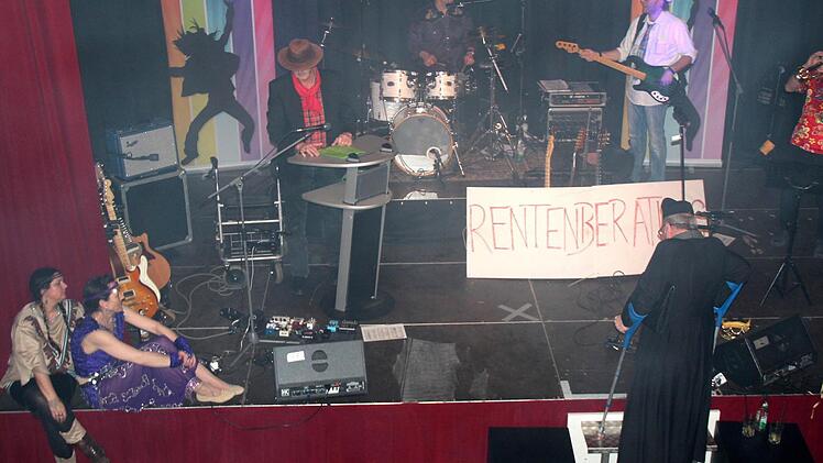 Impressionen von der Höchstadter Rosenmontagsparty. Foto: Johanna Blum