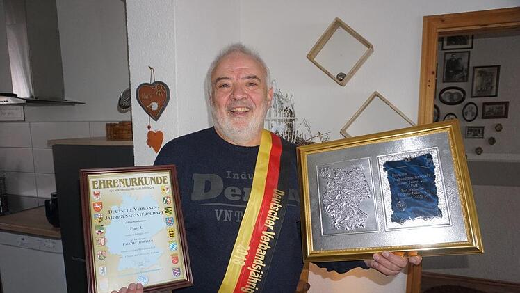 Paul Wethmüller wurde Deutscher Meister der Jährigenmeisterschaft des  Verbandes Deutscher Brieftaubenzüchter. Fotos: Marion Eckert